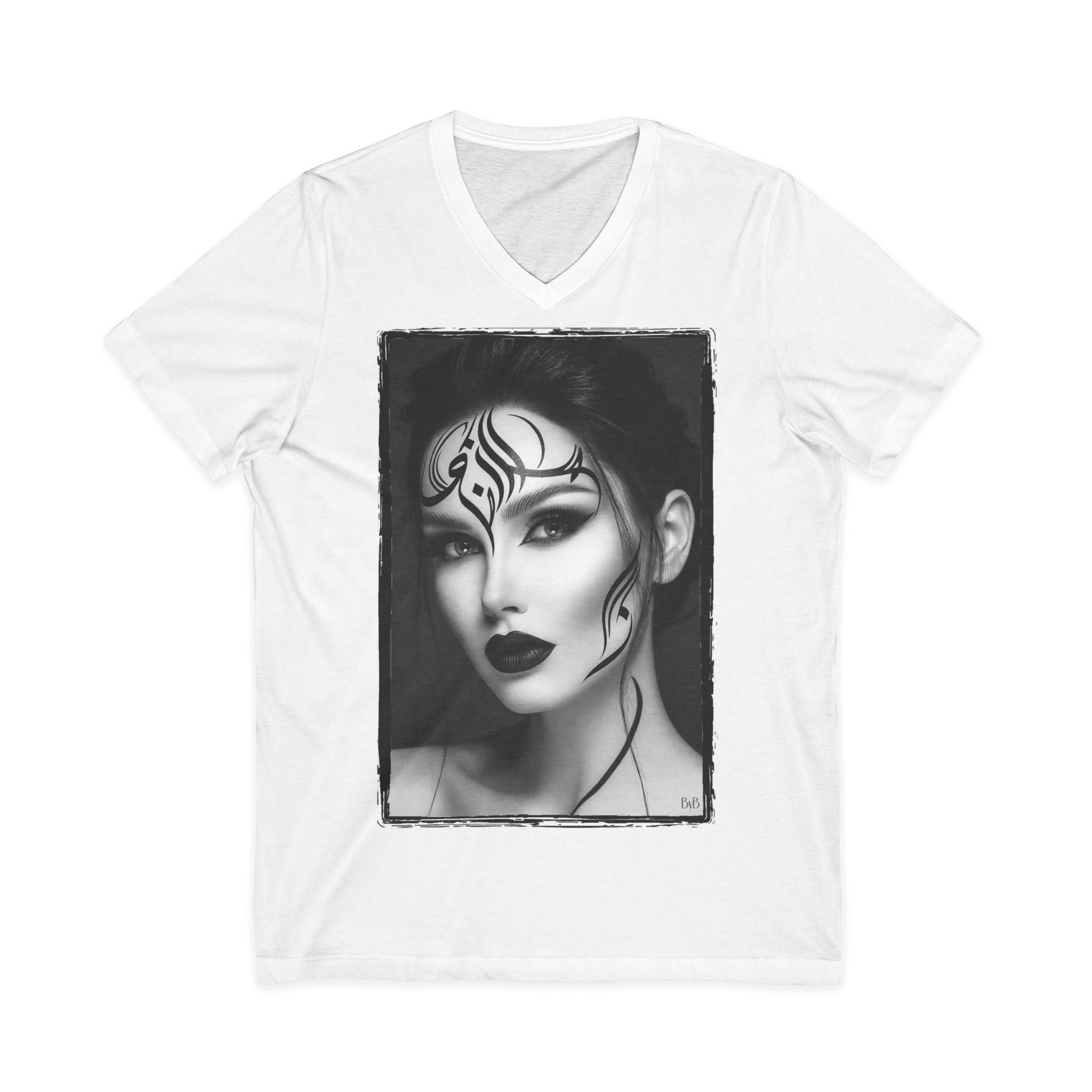 L'Encre sur la Peau — T-Shirt Col V | Bybadr