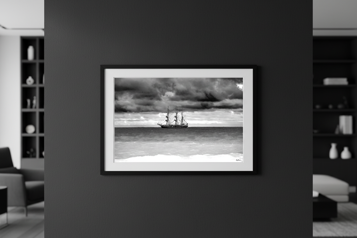 Amerigo Vespucci sur la Manche — photographie Fine Art encadrée en situation | Bybadr