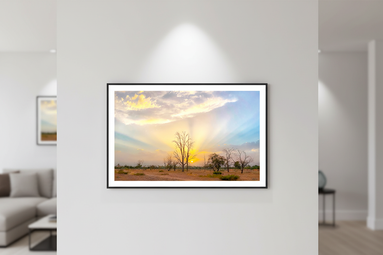 Crépuscule de Menara — photographie Fine Art encadrée dans sur un mur blanc| Bybadr