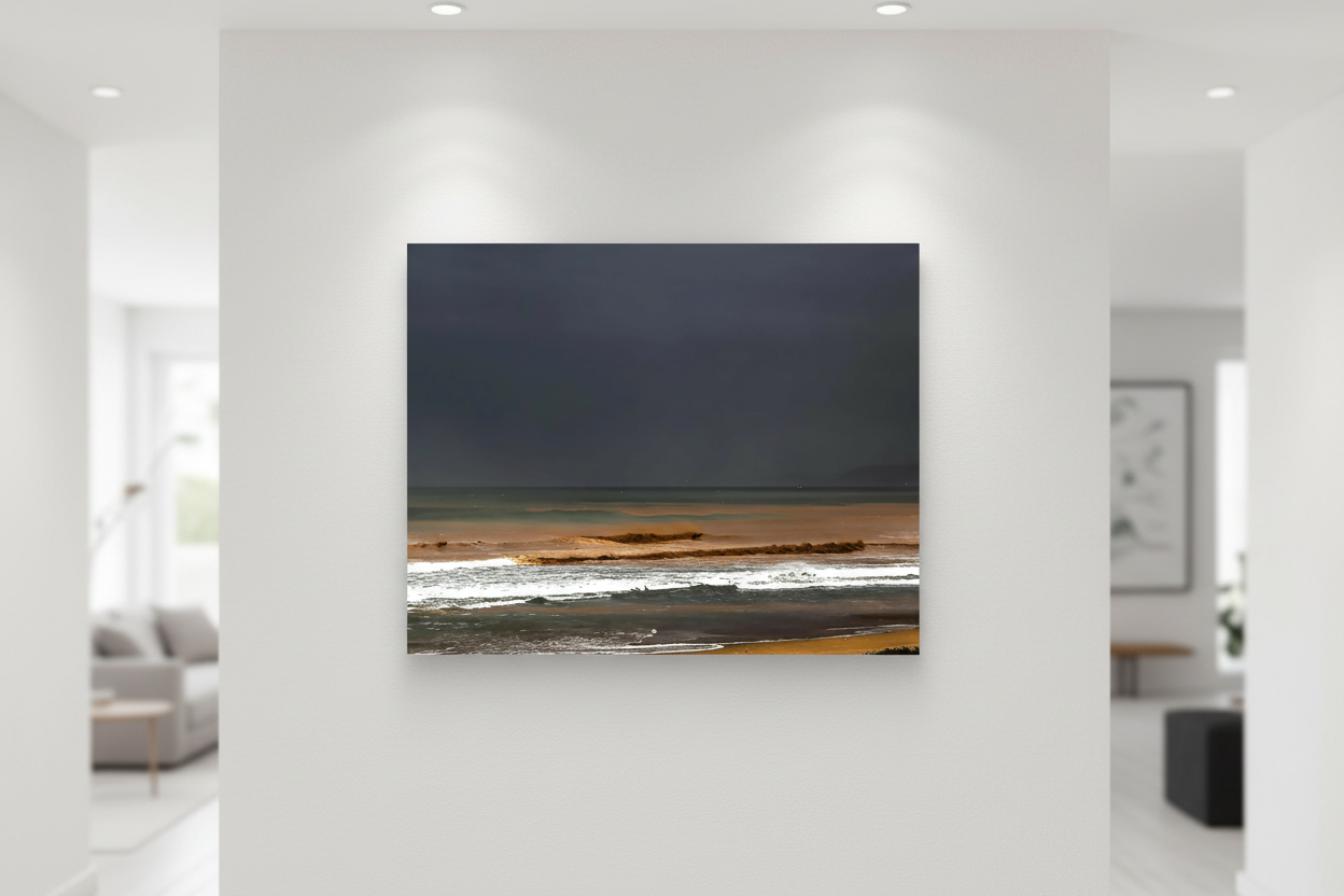 Échos de Tempête — Mockup mur blanc