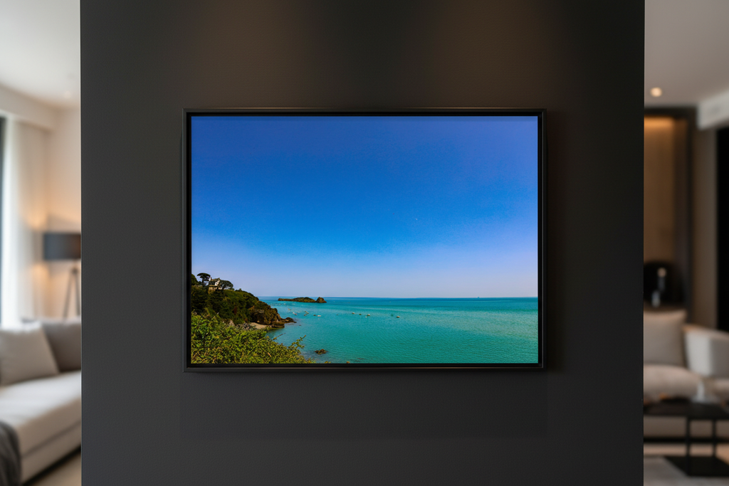 Les Murmures de Cancale — Mockup mur noir