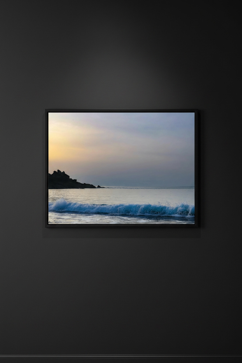 Cancale, l'Heure Dorée — Mockup mur noir