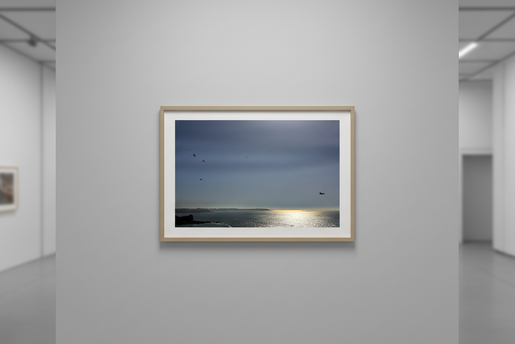 Les Sentinelles du Ciel — Mockup mur gris