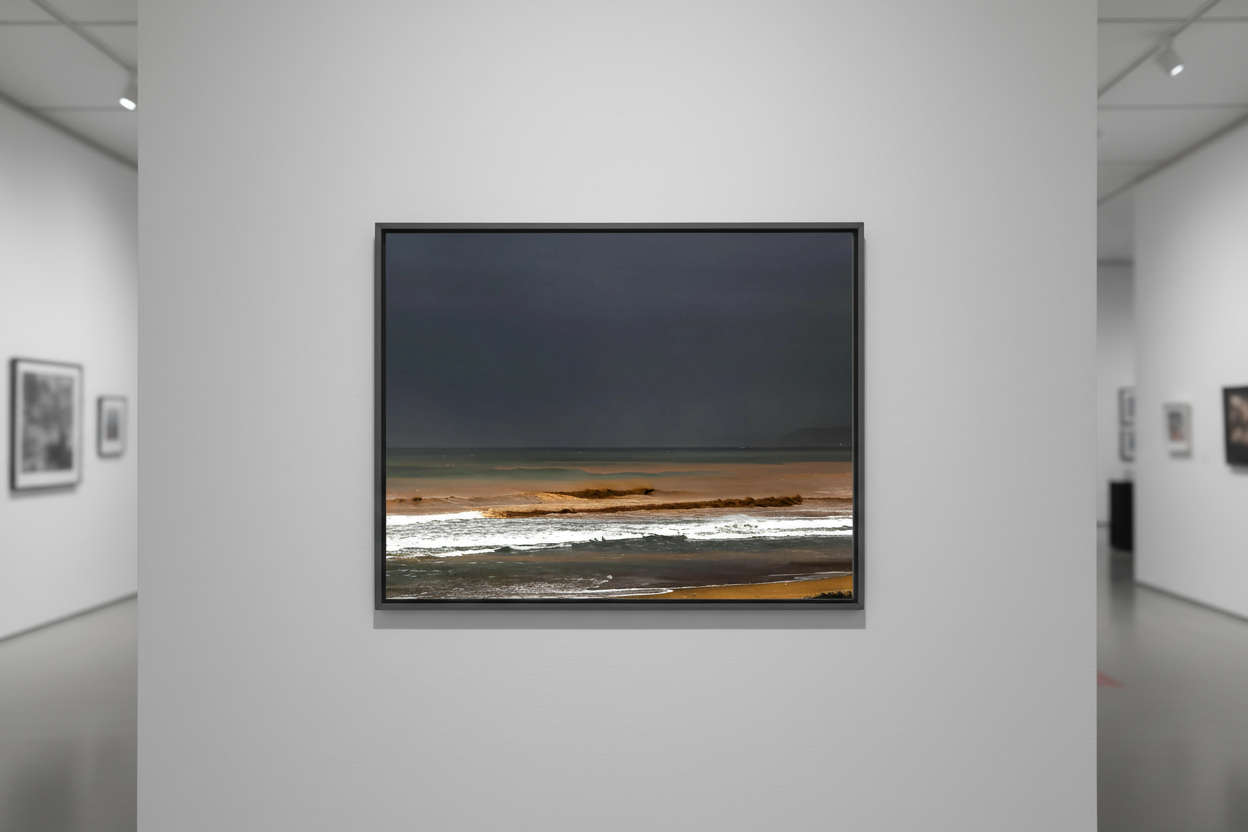 Échos de Tempête — Mockup mur gris