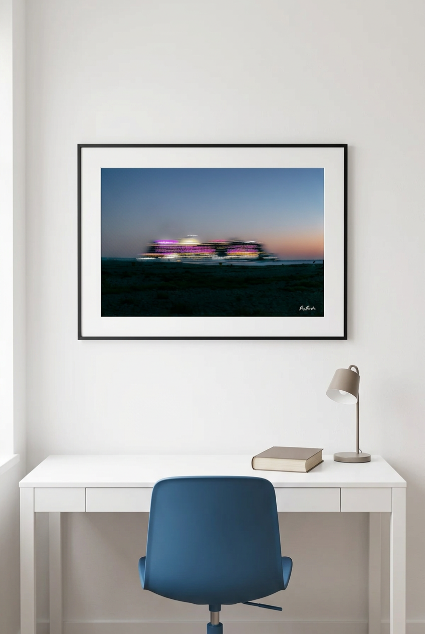 La Croisière en couleurs — vue indicative du tirage 60 × 40 cm, encadré au-dessus d’un bureau | Bybadr
