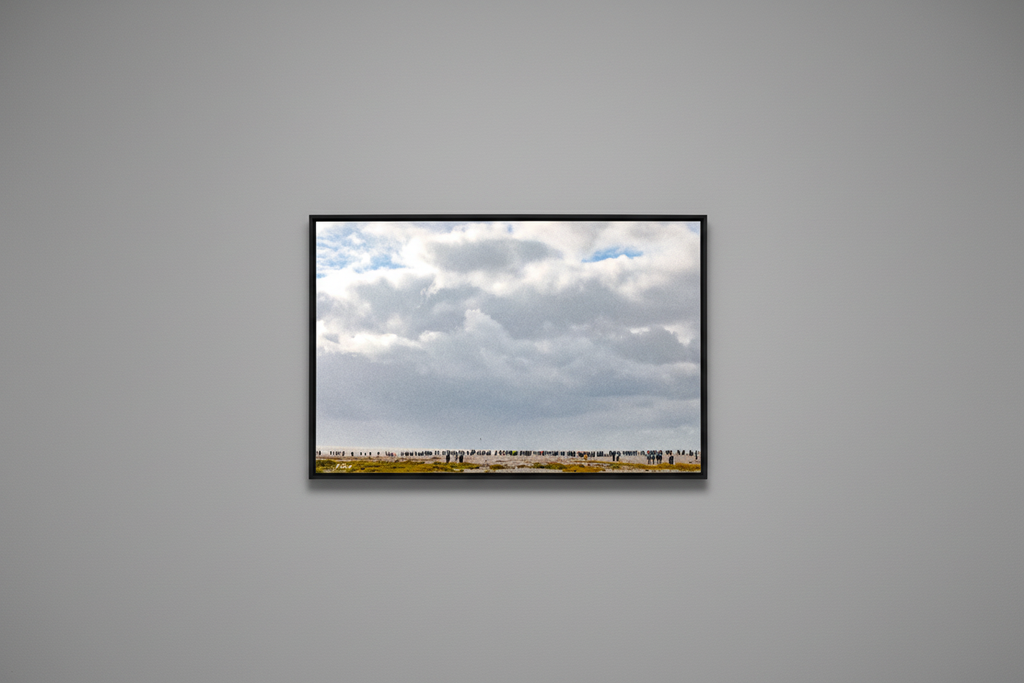 La Foule et l'Infini — photographie Fine Art encadrée en situation | Bybadr