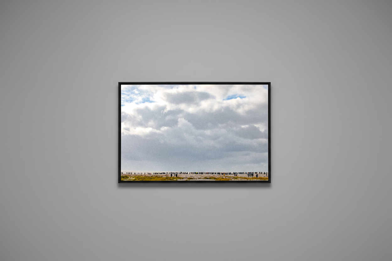 La Foule et l'Infini — photographie Fine Art encadrée en situation | Bybadr