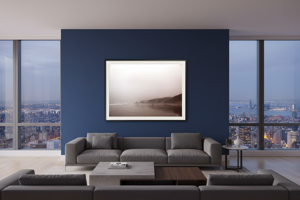 Le Silence de Legzira — photographie Fine Art encadrée dans un salon moderne | Bybadr
