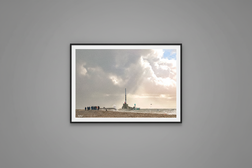 Le Spectacle de la Manche — photographie Fine Art encadrée en situation | Bybadr