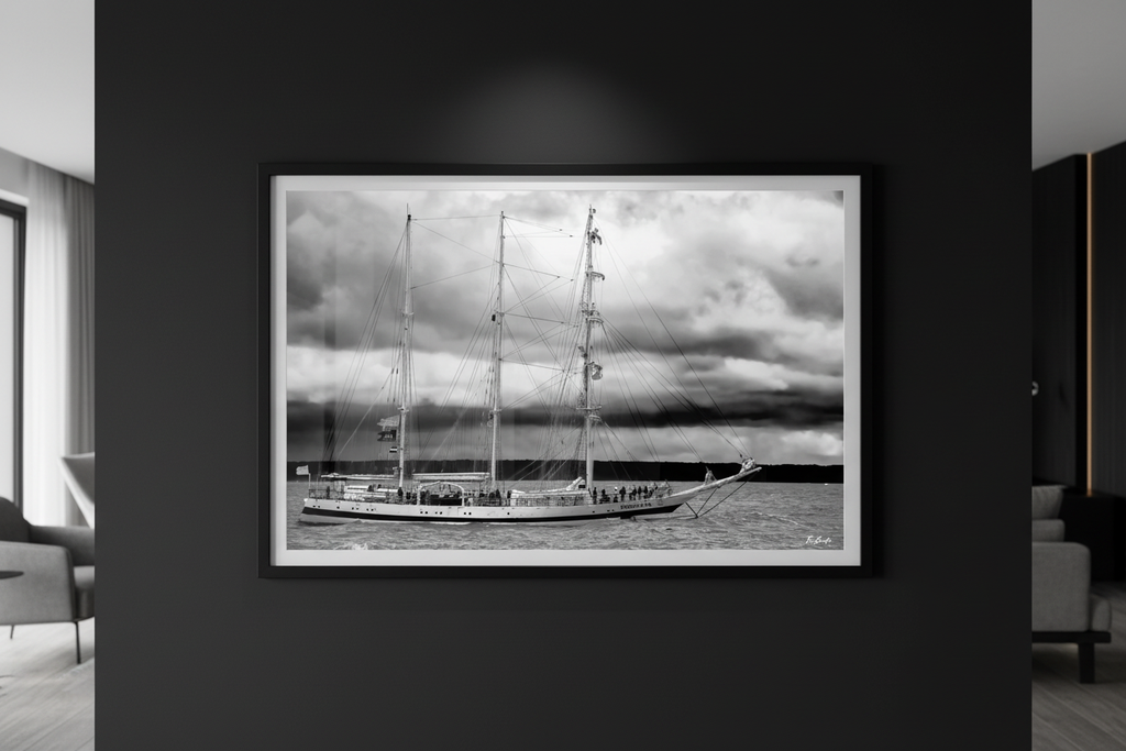 Pogoria sur la Manche — photographie Fine Art encadrée en situation | Bybadr